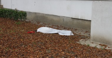O femeie a murit după ce a căzut de la etajul 3 - 2