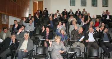 Stire din Politică-Administrație : CJC NU SE MAI SATURĂ: vrea să aibă tot județul sub "pulpană"