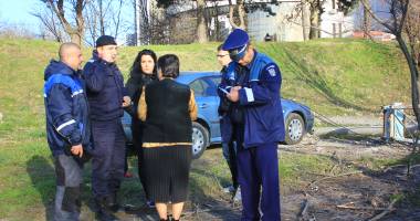 VIDEO. MACARA PRĂBUȘITĂ PE STRADA TRAIAN DIN CONSTANȚA. MAȘINI AVARIATE ȘI O VICTIMĂ! - 12
