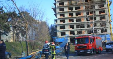 VIDEO. MACARA PRĂBUȘITĂ PE STRADA TRAIAN DIN CONSTANȚA. MAȘINI AVARIATE ȘI O VICTIMĂ! - 14