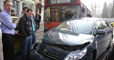 Vezi imagini de la accidentul de astăzi de la Prefectură (GALERIE FOTO) - 6