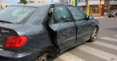 Galerie FOTO. Accident rutier în Constanța. Mașină de pompieri oprită din misiune de un șofer indisciplinat. Victima, un copil de trei ani - 3