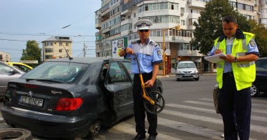 Galerie FOTO. Accident rutier în Constanța. Mașină de pompieri oprită din misiune de un șofer indisciplinat. Victima, un copil de trei ani - 2