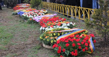 Vezi aici imagini de la depunerea de coroane pentru Eroii Revoluției - 5
