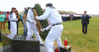 LACRIMI PENTRU 12 SUFLETE. TREI ANI de la TRAGEDIA AVIATICĂ DE LA TUZLA / GALERIE FOTO - 6