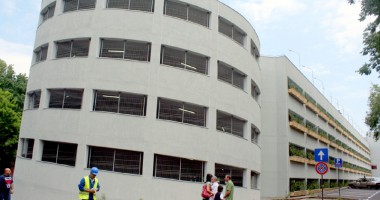 Stire din Social : Parcarea verde din zona Spitalului Județean, gratuită sau cu plată?