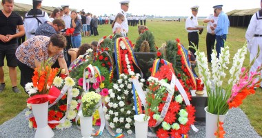 LACRIMI PENTRU 12 SUFLETE. TREI ANI de la TRAGEDIA AVIATICĂ DE LA TUZLA / GALERIE FOTO - 5