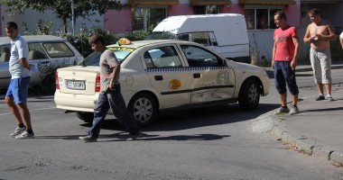 Taxi lovit de un Seat în Constanța / Galerie foto - 3