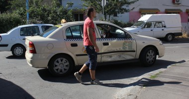 Taxi lovit de un Seat în Constanța / Galerie foto - 4