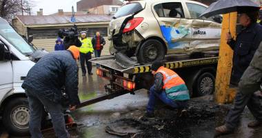 Galerie foto / ACCIDENT RUTIER GRAV în zona Spitalului Județean. 19 VICTIME - 6