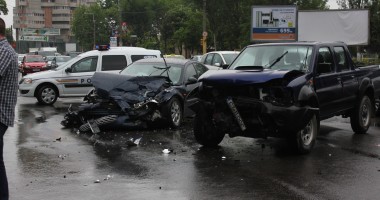 GALERIE FOTO. Accident rutier la intersecția bulevardelor Ferdinand cu Al.Lăpușneanu - 2
