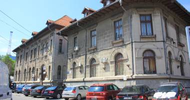 ELEVI DE LA COLEGIUL MIRCEA, DE URGENȚĂ LA SPITAL DUPĂ CE S-AU DROGAT ÎN TOALETĂ / UPDATE - 3