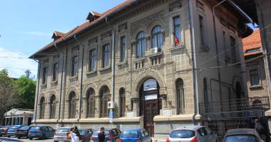 ELEVI DE LA COLEGIUL MIRCEA, DE URGENȚĂ LA SPITAL DUPĂ CE S-AU DROGAT ÎN TOALETĂ / UPDATE - 4