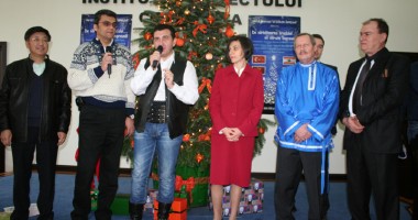 Stire din Politică-Administrație : Târg de binefacere la Prefectură, pentru azilul din Poarta Albă
