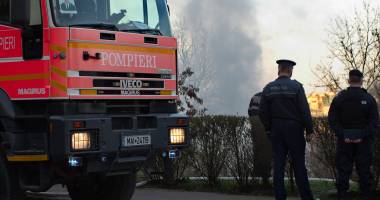 GALERIE FOTO și VIDEO / Incendiu pe strada Prelungirea Traian - 4