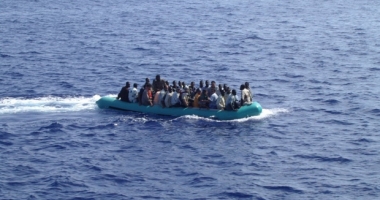 Stire din Eveniment : 97 de migranți aflați în pericol de înec, în apele Mării Egee, salvați de polițiști de frontieră români