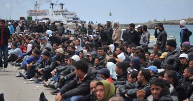 Stire din Actualitate : Aflux de imigranți în Grecia. Guvernul elen NU FACE FAȚĂ!