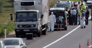 Stire din Actualitate : 24 de imigranți afgani, descoperiți într-o "închisoare pe roți"; șoferul era român