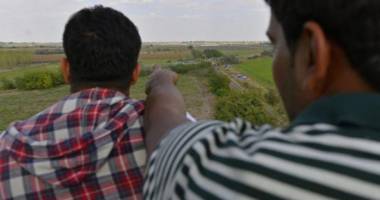 Stire din Actualitate : Imigranți afgani prinși în România / AU ÎNCEPUT SĂ PLÂNGĂ CÂND AU AFLAT CĂ SUNT ÎN ROMÂNIA ȘI NU ÎN UNGARIA