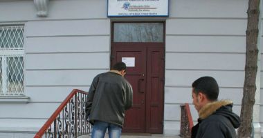 Stire din Eveniment : Măsuri la ghișeele pentru străinii care vor drept de ședere în țara noastră