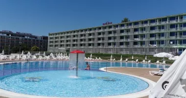 Stire din Economie : Afaceri de sezon! Hoteluri de pe litoralul românesc, scoase la vânzare pe milioane de euro