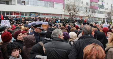 Galerie FOTO. Durere fără margini la înmormântarea asistentei SMURD - 9