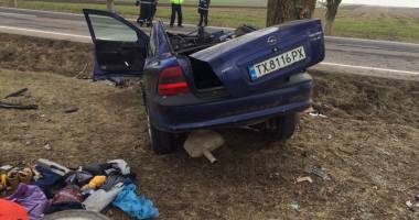 Impact nimicitor! CUM ARATĂ O MAȘINĂ "BULGĂREASCĂ" ÎNTR-UN COPAC / Galerie FOTO - 7