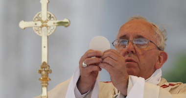 Stire din Actualitate : Vaticanul  interzice pâinea fără gluten la Împărtășanie. Regula trebuie urmată de 1,2 miliarde  de catolici