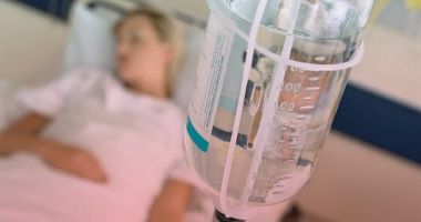 Stire din Actualitate : O femeie a ajuns în moarte cerebrală după ce un medic fals a încercat să-i scoată implanturile fesiere