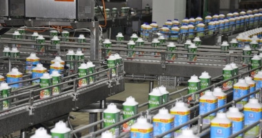 Stire din Economie : Importul de lapte crește mult  mai rapid decât producția internă