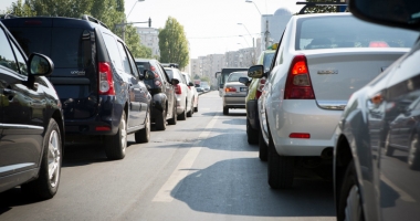 Vești bune pentru șoferi. Impozitul auto  ar putea să scadă și de zece ori!