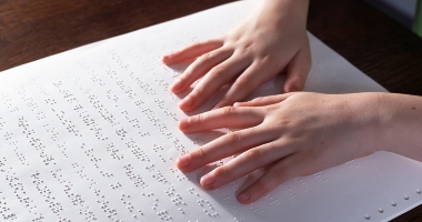 Stire din Social : Imprimante Braille și echipamente pentru persoanele cu dizabilități, la Protecția Copilului