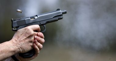 Stire din Eveniment : Împușcat în centrul Constanței, după o ceartă pe distanțarea socială!