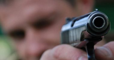 Stire din Eveniment : Descoperire șocantă: Bărbat împuşcat în cap, găsit în locuinţă
