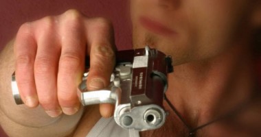 Stire din Actualitate : O româncă a fost ÎMPUȘCATĂ ÎN CAP de iubitul ei, în Portugalia