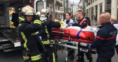 Stire din Actualitate : ATACUL de la Paris: Zeci de mii de oameni participă la marșuri de solidaritate în mai multe orașe din Franța