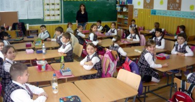 Stire din Cultură-Educație : Elevii constănțeni se întorc în bănci