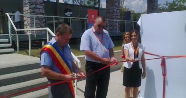 Stire din Economie : Atmosferă medievală la deschiderea Pieței din Fântânele, construită de CEZ