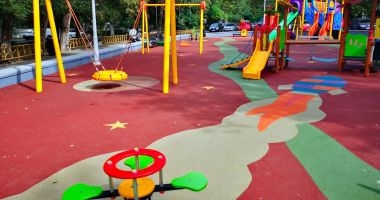 Stire din Politică-Administrație : 18 locuri de joacă, reabilitate de administrația locală