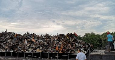 Încă două barje pline de deşeuri, depistate la Constanţa