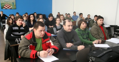 Bani pentru patronii care angajează persoane marginalizate