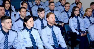 Stire din Eveniment : Bătaie pe posturile de ofițeri  și agenți de poliție din sursă externă