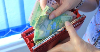 Stire din Economie : Încă o veste proastă pentru șoferi. RCA-ul s-ar putea scumpi