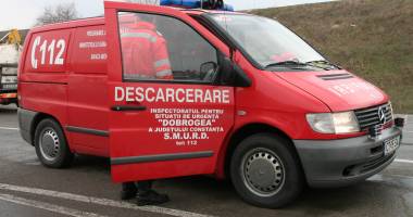Accident rutier! Un șofer băut a provocat un accident și a rămas încarcerat