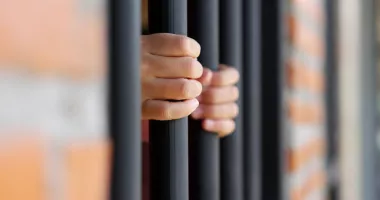 Condamnat pentru complicitate la acces ilegal la un sistem informatic, prins și încarcerat