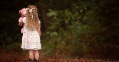 Stire din Diverse : Român acuzat de pedofilie în Irlanda. Reacția iubitei lui: "Ești un monstru!"
