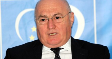 Stire din Politică-Administrație : "Guvernul a picat cu brio toate examenele pe care le-a avut"