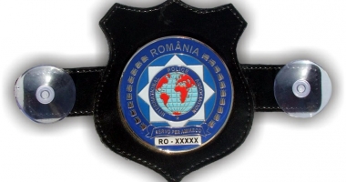Îți lipești "insignă de polițist" pe bord? Mașina va fi luată mai tare la verificări de Rutieră - 2