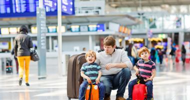 Stire din Eveniment : În ce condiții puteți părăsi țara alături de un minor