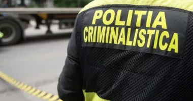 Stire din Eveniment : Mesaje de adio pe pereți. Bărbat de 45 de ani, descoperit mort de tatăl său